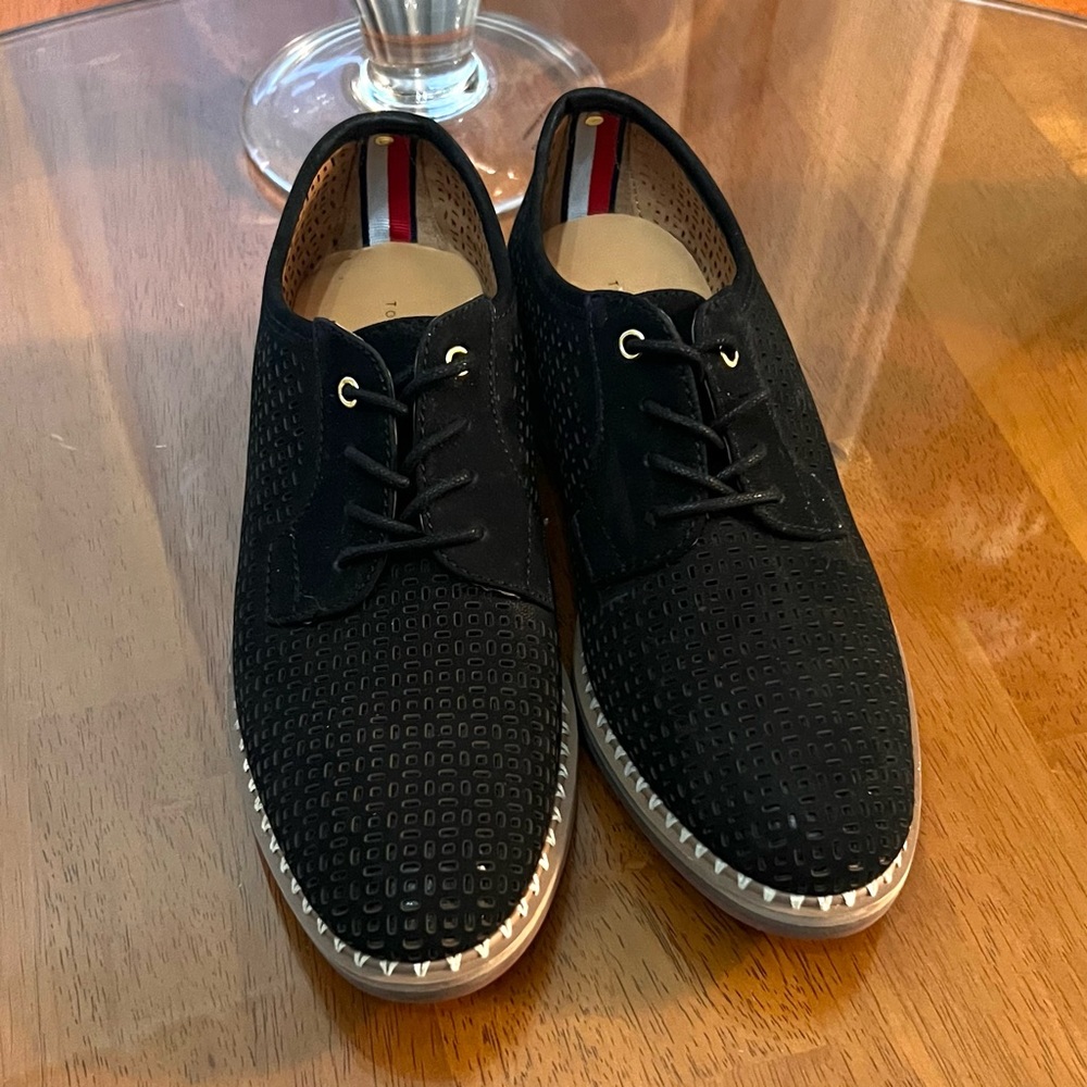Tommy Hilfiger Womens Raenay NuBuck Oxfords Black Size 7.5 Good Condition